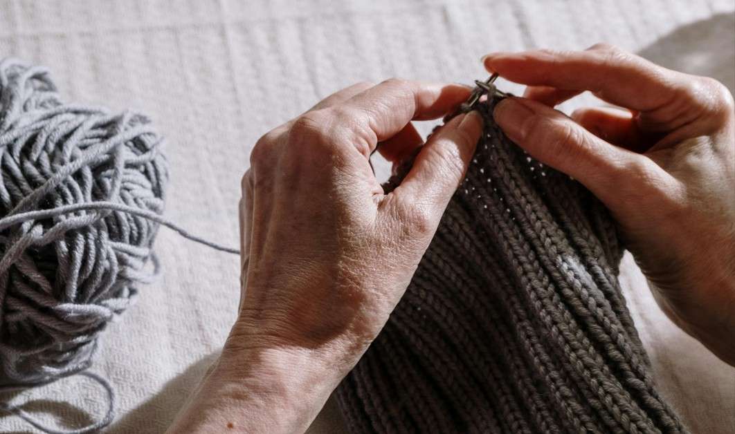 knitting-needles-and-murder-cozy-mysteries